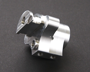 アルミニウムを削りだした自動車部品