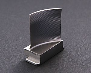 ステンレス合金を削りだしたタービン部品